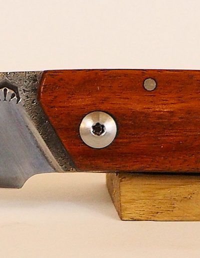 couteau artisanal forgé la forge de l'arbre flamboyant